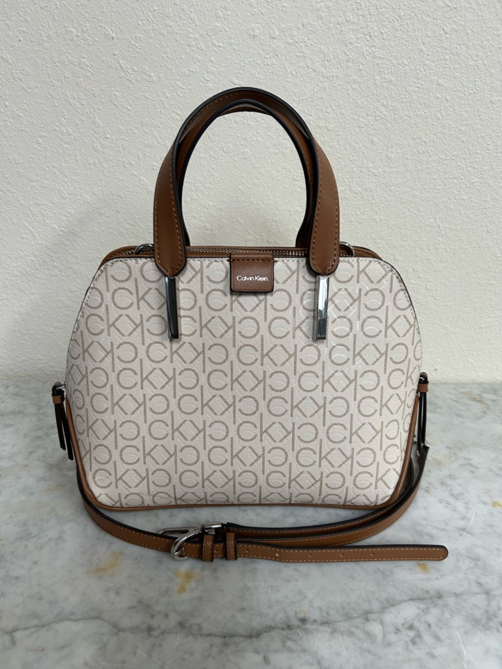 NWOT. CALVIN KLEIN Audrey Cream Satchel with Tan Trim - Picture 2 of 5